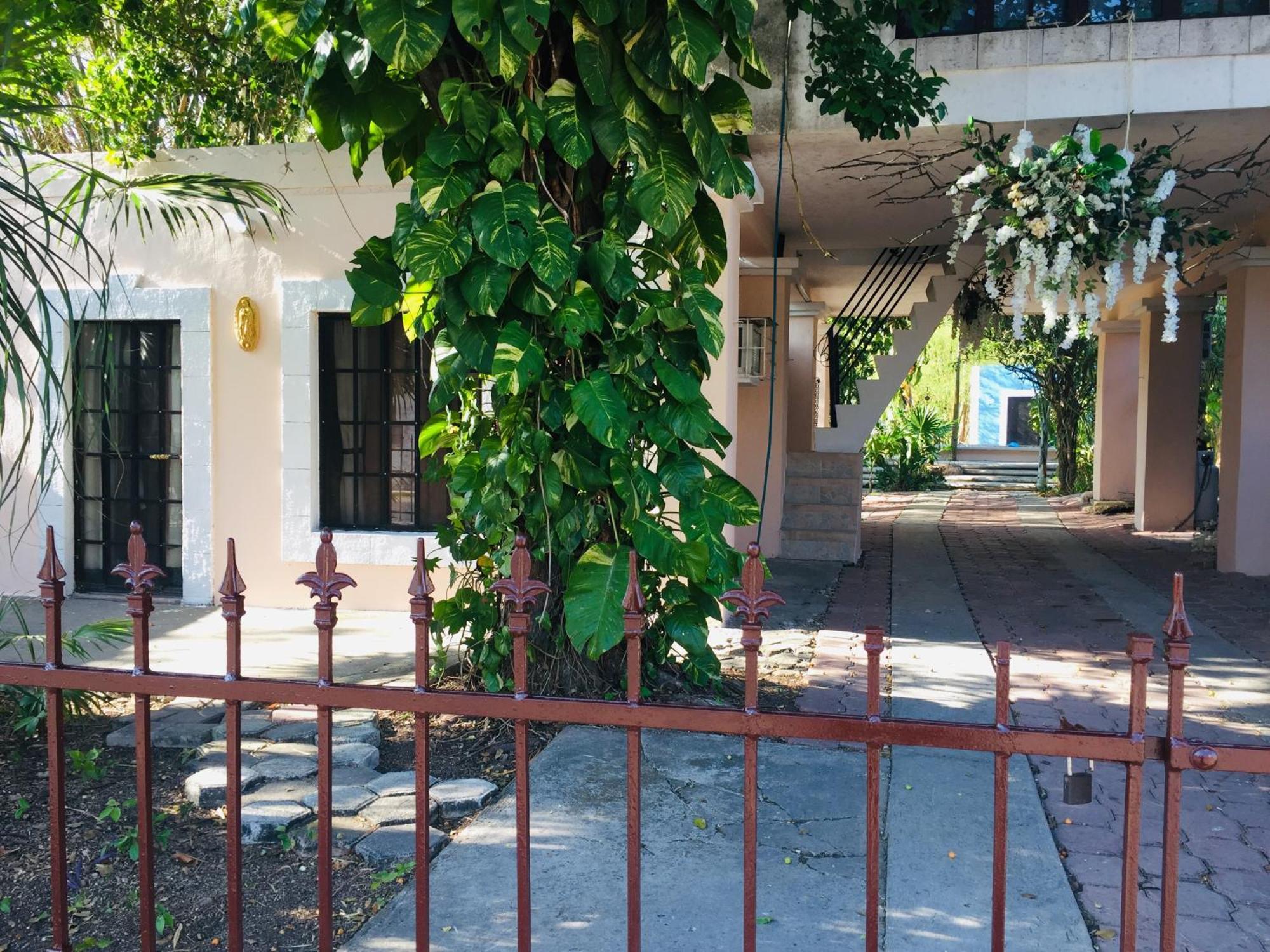 Hostal Y Camping Villa Mercedes Tizimín Exteriör bild